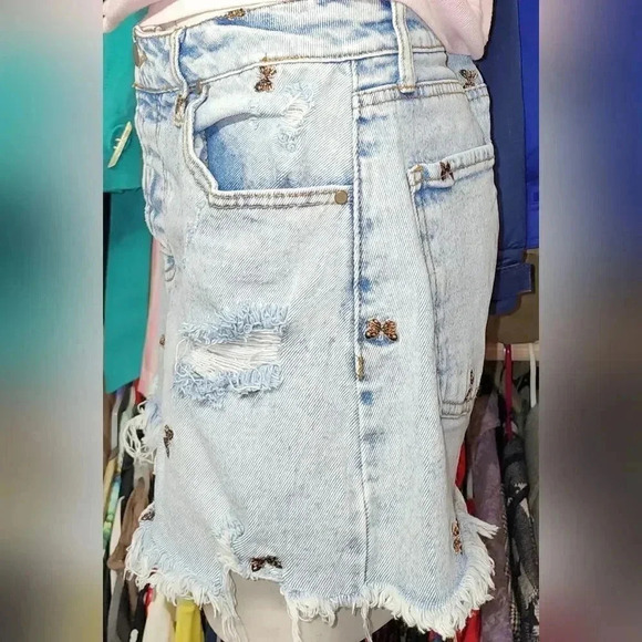Tinseltown Butterfly Embroidered Destroyed Jean Shorts Denim Cutoffs Junior's 11 - Picture 4 of 8
